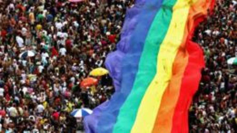Decisão do STF legalizou casamento gay no Brasil, mas alguns especialistas dizem que entendimento não vale para uniões de três ou mais pessoas