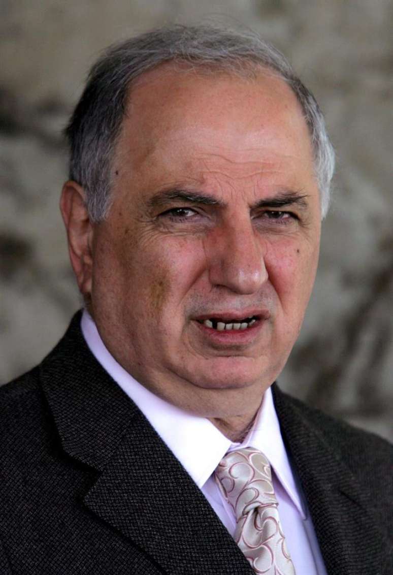 O líder do partido Congresso Nacional Iraquiano e presidente da comissão financeira do parlamento, Chalabi, morre aos 70 anos, vítima de um ataque cardíaco