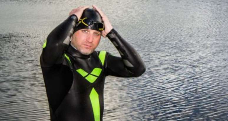  Hooper nadar&aacute; cerca de 23 quil&ocirc;metros por dia, de oito a nove horas sem parar