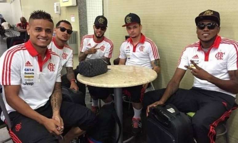 Após afastamento por terem participado de festa, jogadores do Flamengo foram reintegrados ao elenco e voltam aos treinos normais