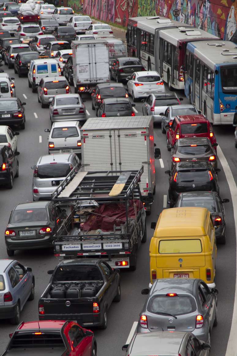 Uso do celular aumenta em 35% tempo de reação dos motoristas 