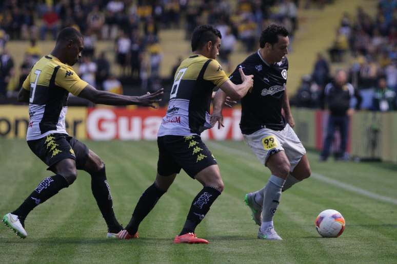 Botafogo garantiria vaga na Série A em 2016 com vitória em Criciúma
