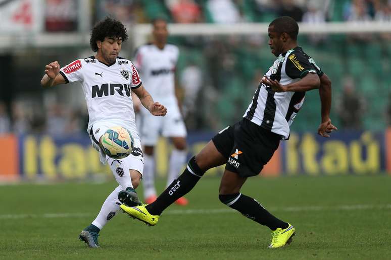 Atlético-MG mantém remota chance de título com vitória em Florianópolis