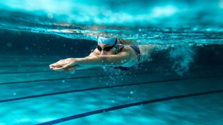 Uma boa rotina de natação também pode ajudar a melhorar a respiração, o que é fundamental para se adotar uma boa postura