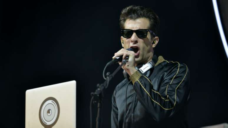 Mark Ronson também teve uma música entre as 20.