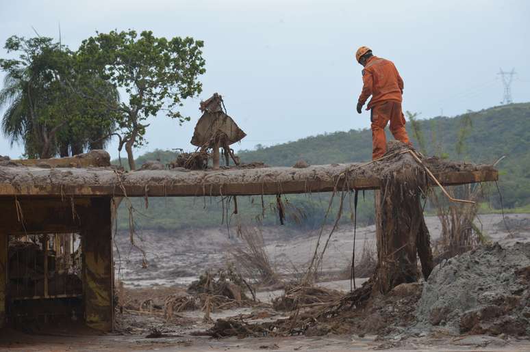 Samarco será multada em 10 milhões de reais a cada dia que não cumprir a determinação da Justiça Federal