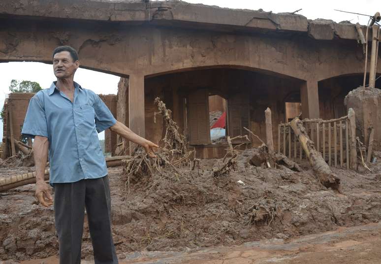 Moradores perderam tudo após rompimento de barragens em Mariana