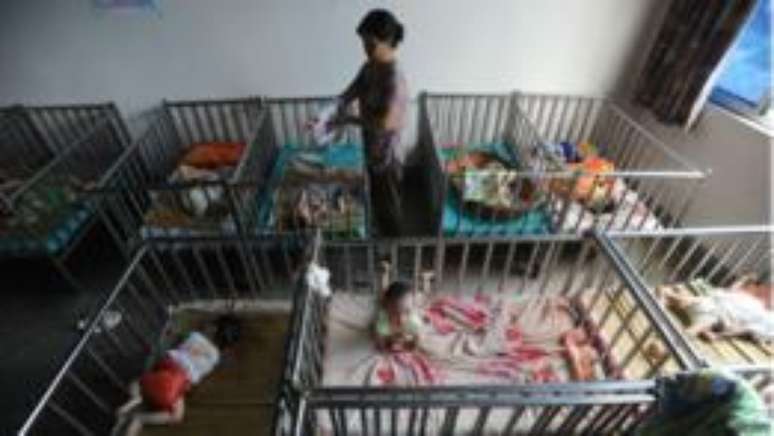 O governo chinês colocou mais restrições para adoções internacionais e a população nos orfanatos aumentou
