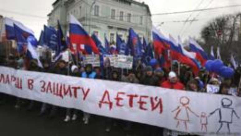 Grupos de defesa das crianças protestaram em 2013 pedindo a proibição de adoções internacionais na Rússia