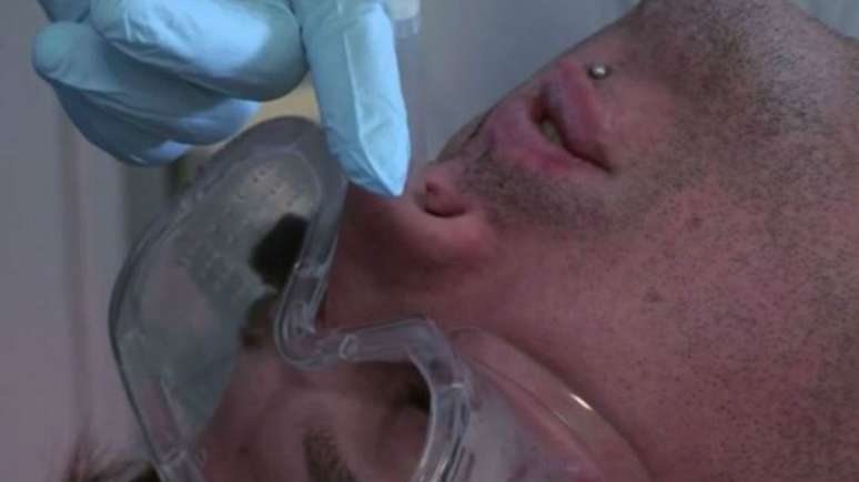 &Uacute;nico contato dos volunt&aacute;rios com o exterior &eacute; por meio da internet