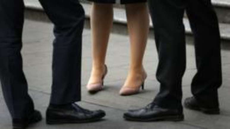 Segundo especialista, mulheres aceitam sal&aacute;rios mais baixos e pedem menos aumentos