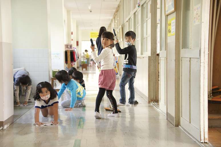 Educadores explicam que, desta forma, estudantes aprendem a &#039;limpar o que sujaram&#039;