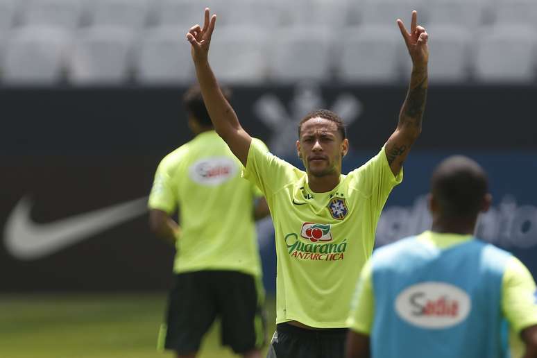 Neymar foi a grande atra&ccedil;&atilde;o do treino da Sele&ccedil;&atilde;o na Arena Corinthians