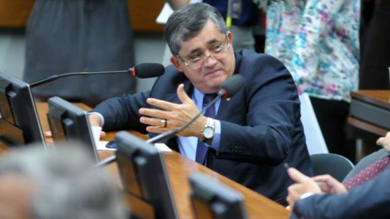 Líder do governo, José Guimarães (PT-CE) comemorou aprovação de medida polêmica