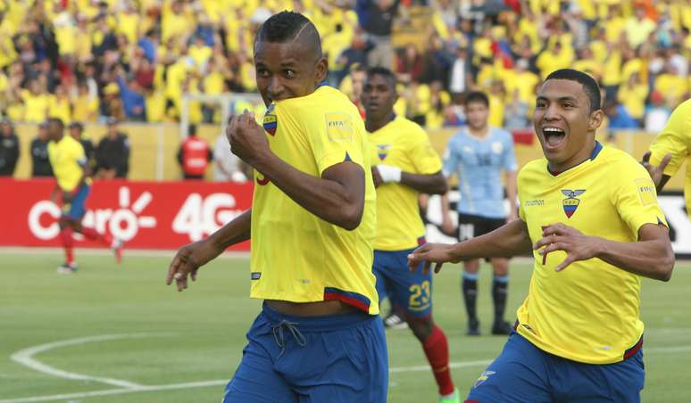 Fidel Martinez comemora o gol da vitória da seleção equatoriana