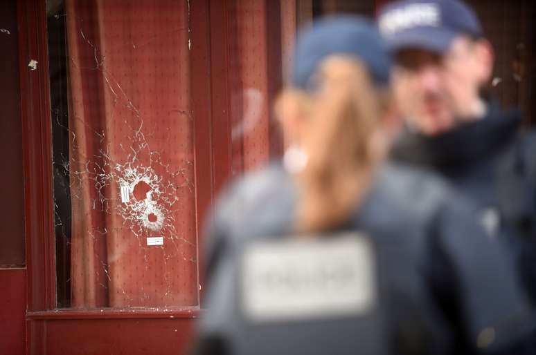 Casa de espetáculos Bataclan foi o principal alvo dos terroristas; pelo menos 70 pessoas morreram no local