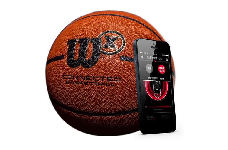 Bola integrada ao celular mostra seu desempenho no basquete