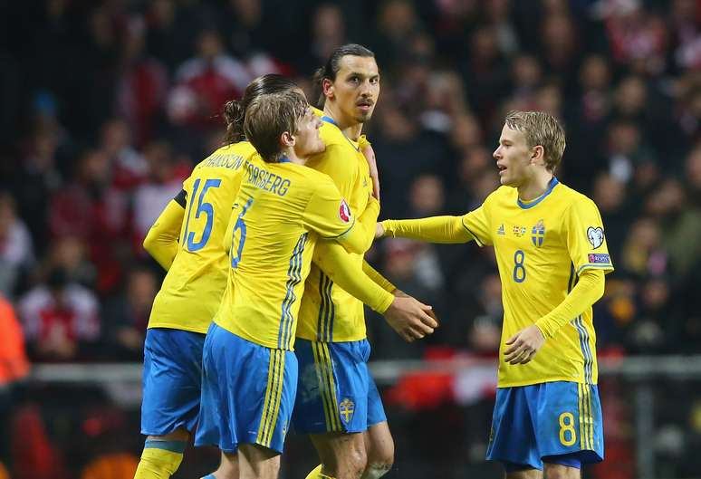 Ibrahimovic marcou os dois gols da Suécia em Copenhague