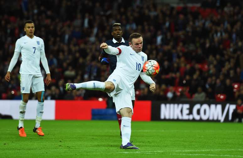 Rooney marcou o segundo gol da seleção inglesa