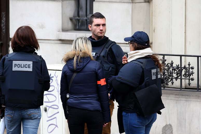 Polícia francesa realizou grande operação em Saint-Denis nesta quarta-feira (18)