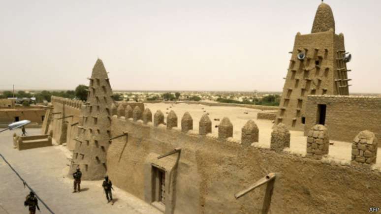 Um dos locais capturados pelos extremistas antes do envio de tropas internacionais &eacute; a antiga cidade de Timbuktu, um centro hist&oacute;rico do estudo do islamnismo
