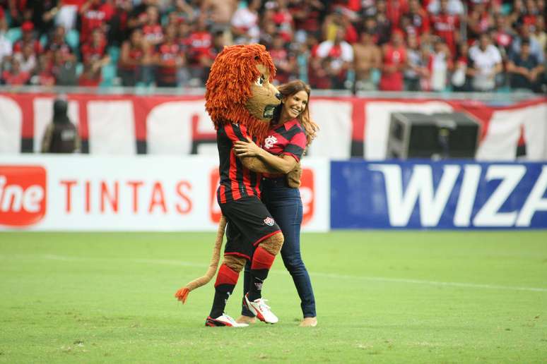 Cantora Ivete Sangalo comemorou com a torcida do Vitória na Fonte Nova