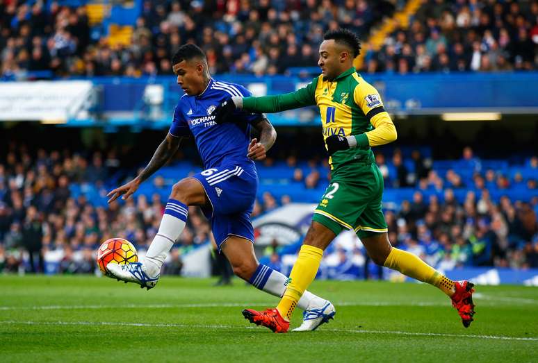 Brasileiro Kenedy, ex-Fluminense, foi titular improvisado na lateral esquerda