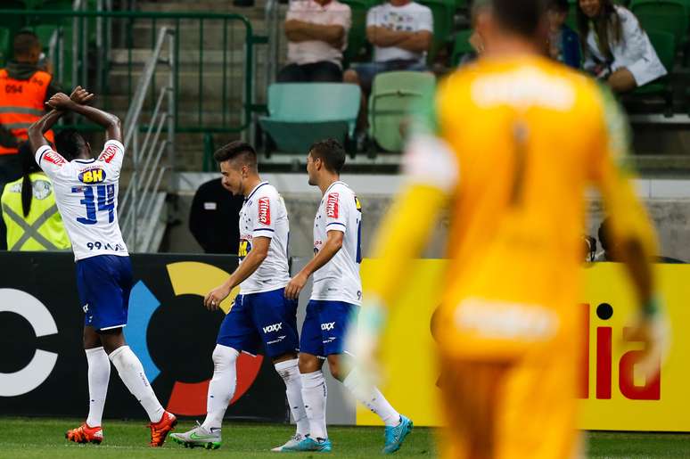 Cruzeiro comemora gol no Allianz Parque