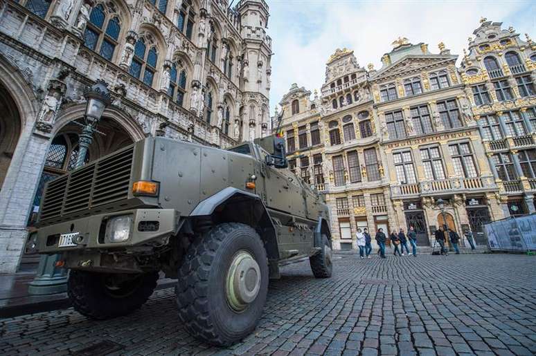 Bruxelas continua deserta neste domingo (22) devido às ameaças de novos ataques terroristas
