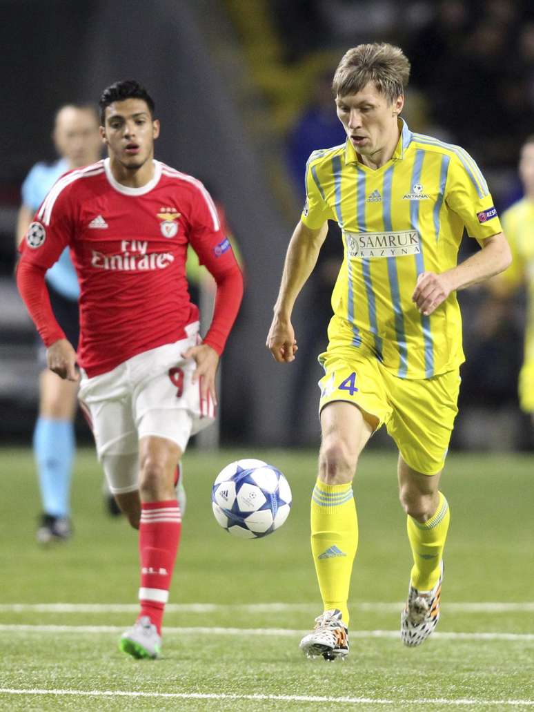 Benfica buscou resultado e, com dois gols de Jiménez, empatou com o Astana