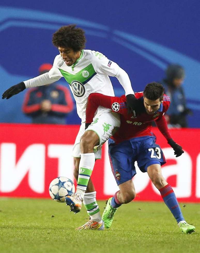 Brasileiro Dante esteve em campo pelo Wolfsburg