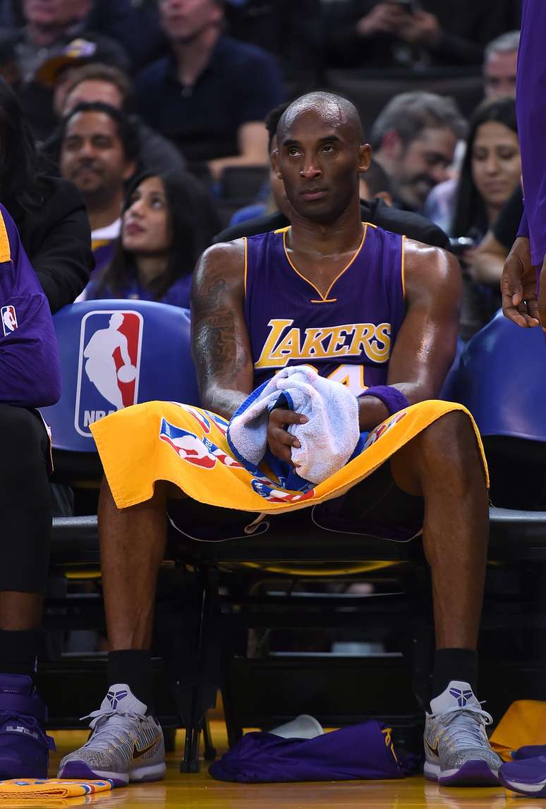 Com apenas 4 pontos, Kobe teve mais uma partida para esquecer nesta temporada