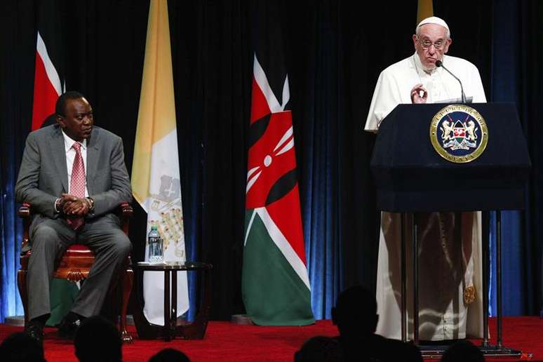 Papa Francisco e o presidente queniano Uhuru Keniata