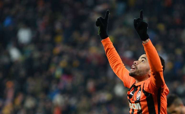 Dentinho fez um dos gols da derrota do Shakhtar por 4 a 3 nesta quarta-feira