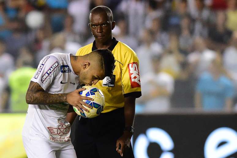 Antes do gol, Gabriel parou na trave em cobrança de pênalti