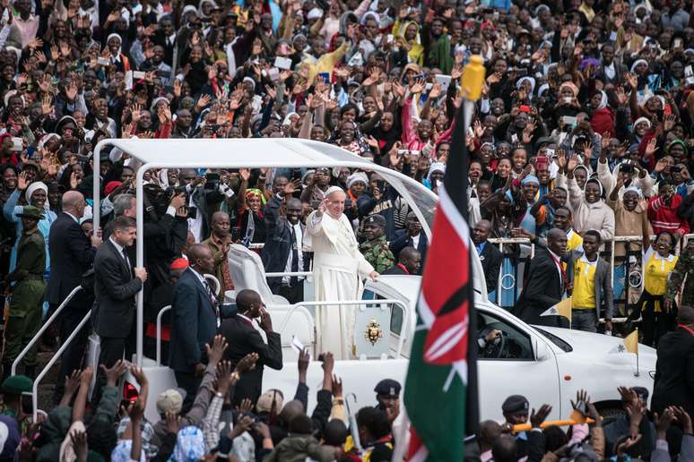 Papa Francisco está fazendo uma visita à África e foi recebido por milhares de pessoas na Universidade de Nairóbi, no Quênia