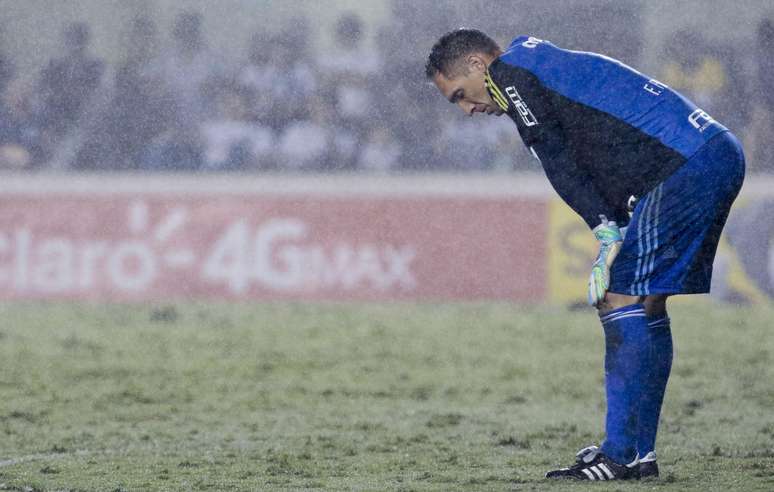 Prass lamenta a única bola que não pôde pegar dos santistas