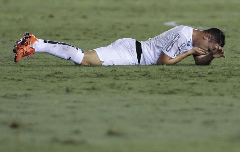 Ricardo Oliveira reclama de agress&atilde;o de palmeirense