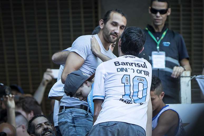 Barcos, ex-atacante do time ga&uacute;cho, esteve presente &agrave; Arena do Gr&ecirc;mio