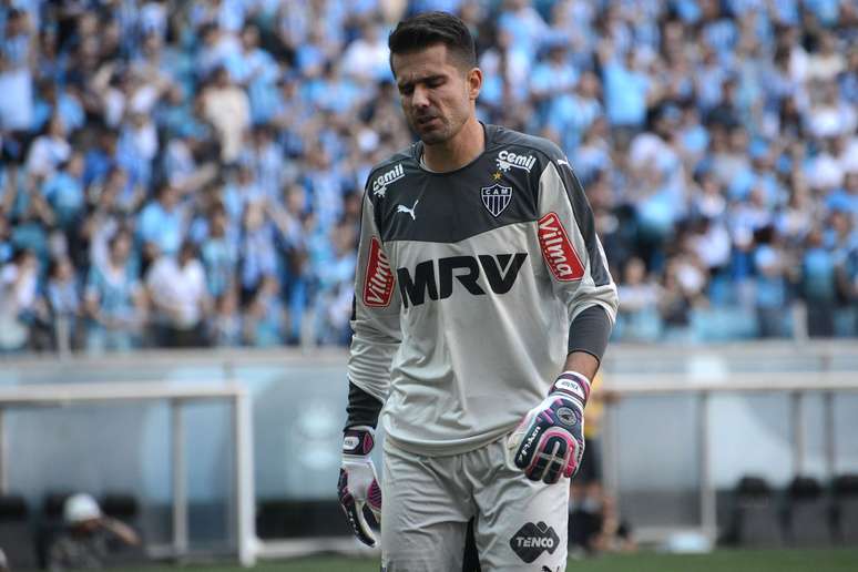 Goleiro Victor faz expressão de decepção na derrota do Atlético-MG na Arena do Grêmio