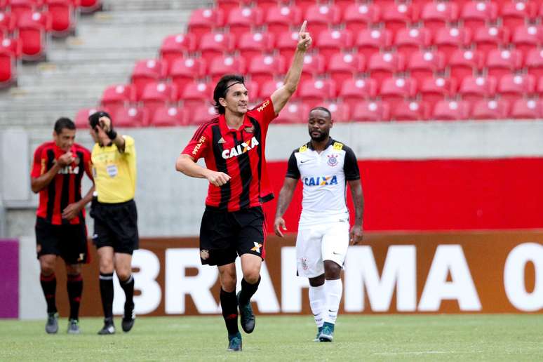 Zagueiro Matheus Ferraz abriu o placar na Arena Pernambuco