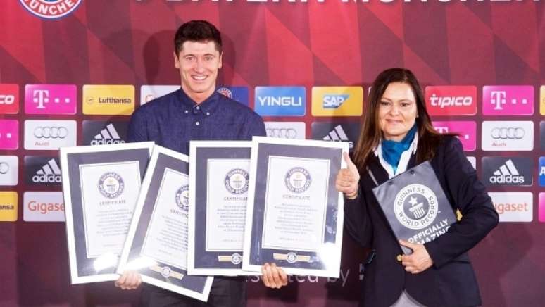 Com cinco gols marcados em nove minutos, Lewandowski entra no Livro dos Recordes