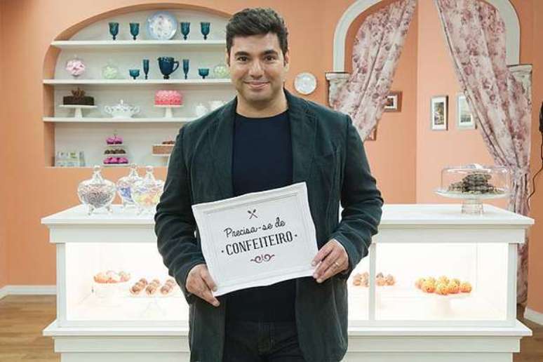 O chef no cen&aacute;rio do Que Seja Doce, um de seus programas no GNT (Foto: Divulga&ccedil;&atilde;o/GNT)