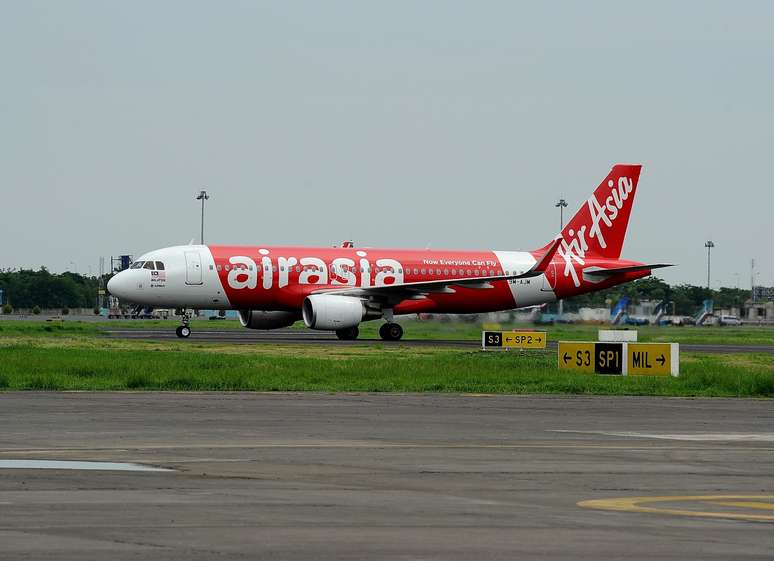 Airbus A320-200, da companhia AirAsia, caiu no dia 28 de dezembro de 2014 nas águas da ilha de Bornéu e matou as 162 pessoas que estavam a bordo