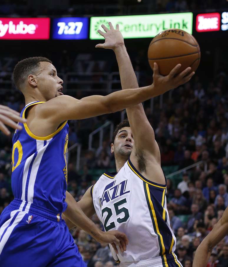 Curry forneceu 26 pontos, seis rebotes, cinco assistências, e duas roubadas de bola