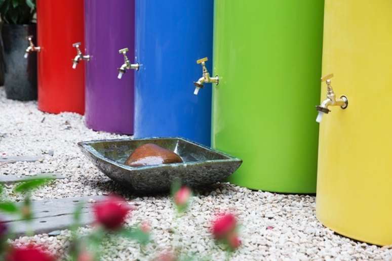 Modelo colorido de coletor de água pluvial