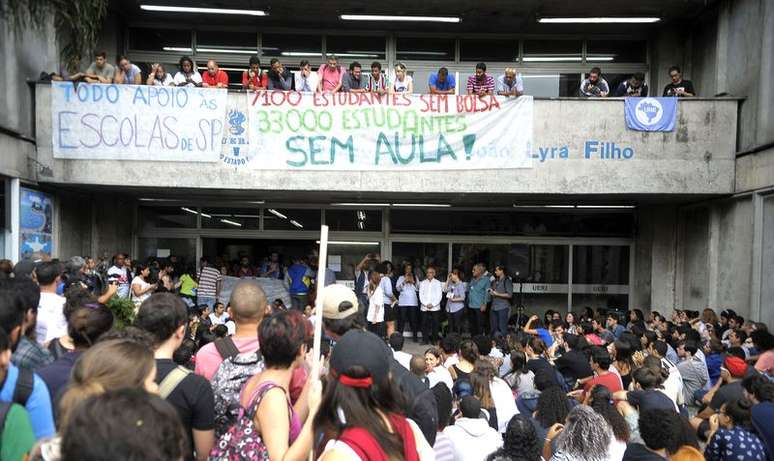 Em assembleia na terça-feira (1), alunos decretaram greve