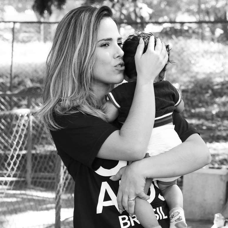 A filha de Zez&eacute; Di Camargo visitou a ONG Amigos da Vida, que cuida de crian&ccedil;as convivem com o v&iacute;rus HIV ou em tratamento para outras doen&ccedil;as cr&ocirc;nicas