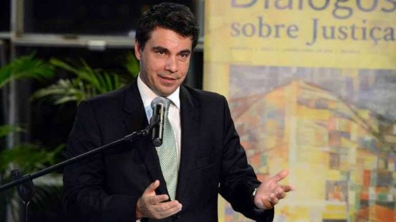 Flávio Caetano diz que acusações contra presidente não configuram crime de responsabilidade