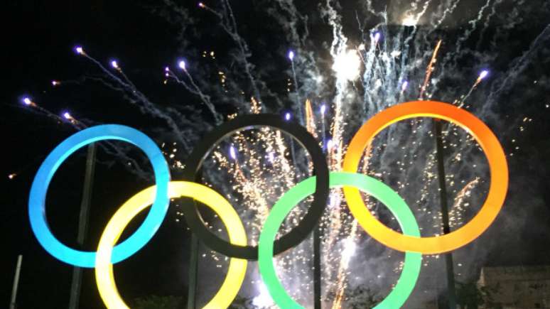 Na inauguração dos anéis olímpicos no Parque de Madureira, dançarinos de charme chamaram atenção divertindo-se com seus passos